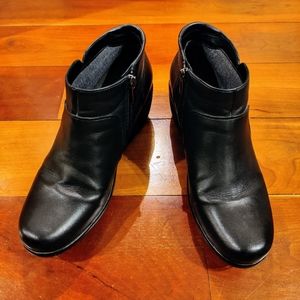 Clarks Clarene Sun wedge bootie